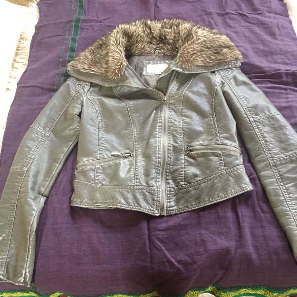 Faux fur collar, faux leather
